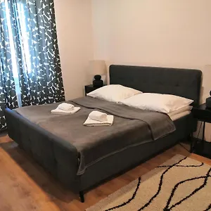 Apartment Brand New, Prag